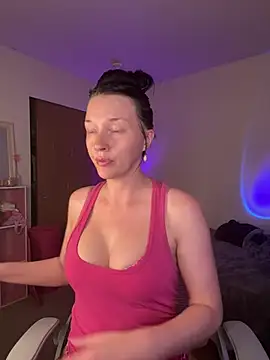 MaciiMayy online show from July 25, 2026, 11:33 pm