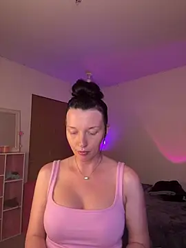 MaciiMayy online show from August 4, 2026, 7:07 pm