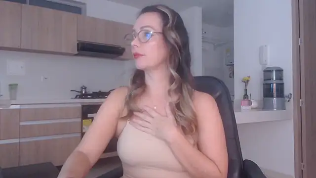 LovePaula online show from March 15, 2026, 10:55 am