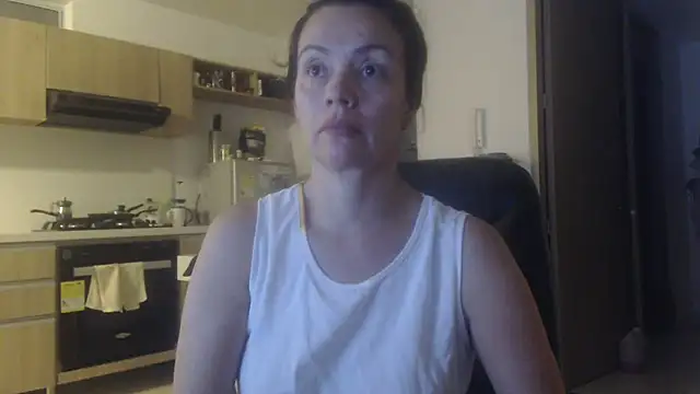 Snapshot of LovePaula chatting on May 25, 2026, 12:21 am LovePaula online show from May 25, 2026, 12:21 am