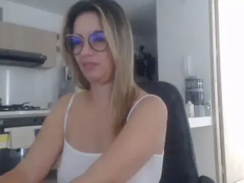 LovePaula online show from March 15, 2025, 3:48 pm