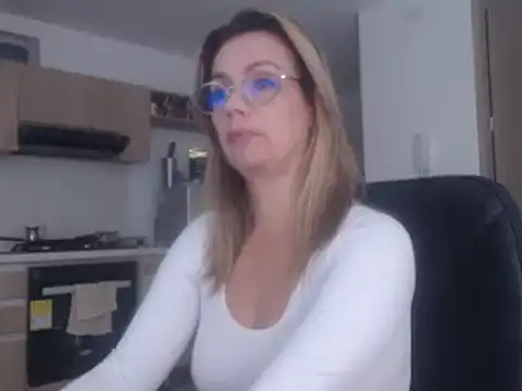 LovePaula online show from March 10, 2025, 11:45 am