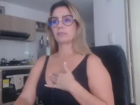 LovePaula online show from March 5, 2025, 10:21 pm