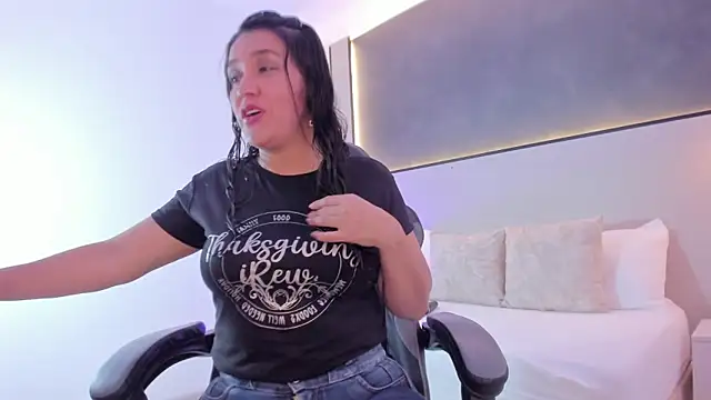 zoee zi online show from November 6, 2025, 7:07 pm