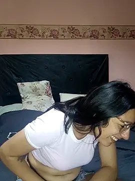 Snapshot of lucixxx14 chatting on November 16, 2025, 2:44 pm lucixxx14 online show from November 16, 2025, 2:44 pm