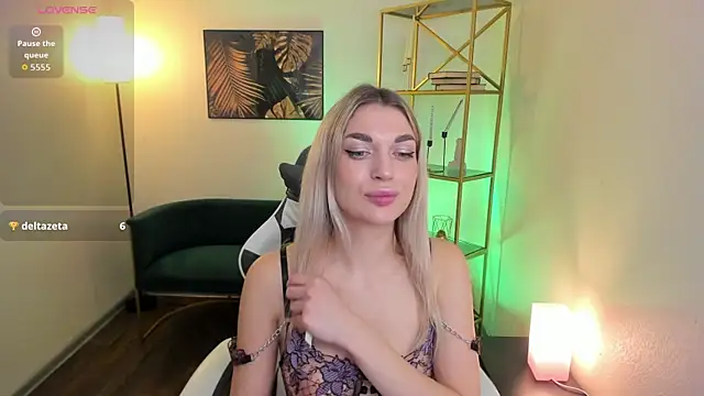 Snapshot of Alice_Cutieee chatting on October 11, 2025, 3:57 pm Alice Cutieee online show from October 11, 2025, 3:57 pm