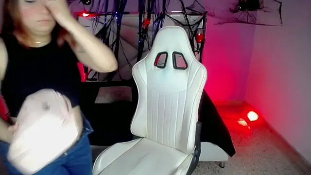 Snapshot of Isabela_saenz chatting on October 25, 2025, 3:49 am Isabela saenz online show from October 25, 2025, 3:49 am