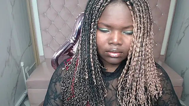 Snapshot of Soffia_b chatting on October 4, 2025, 3:19 am Soffia b online show from October 4, 2025, 3:19 am