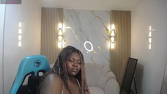 Snapshot of Soffia_b chatting on October 5, 2025, 3:30 am Soffia b online show from October 5, 2025, 3:30 am