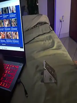 Snapshot of Argo1972 chatting on December 16, 2025, 12:04 am Argo1972 online show from December 16, 2025, 12:04 am