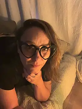 Snapshot of Reine_du_Vice84 chatting on January 11, 2026, 4:03 pm Reine du Vice84 online show from January 11, 2026, 4:03 pm