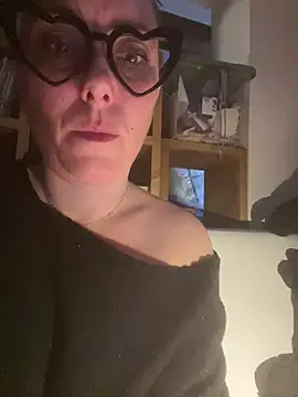 Snapshot of Reine_du_Vice84 chatting on February 1, 2026, 8:56 am Reine du Vice84 online show from February 1, 2026, 8:56 am