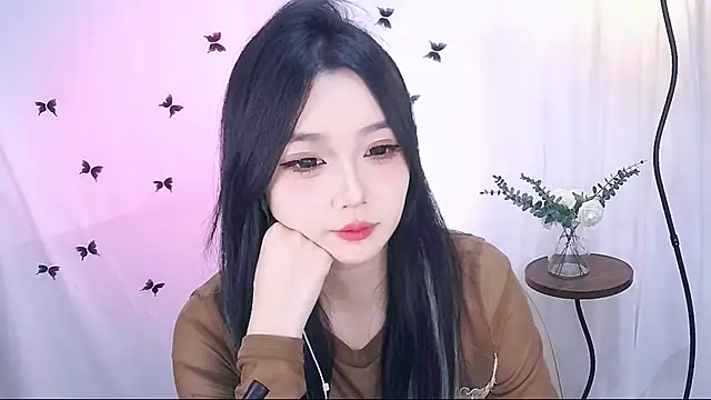 Snapshot of Miao-Maimiao chatting on November 25, 2025, 12:05 pm Miao-Maimiao online show from November 25, 2025, 12:05 pm