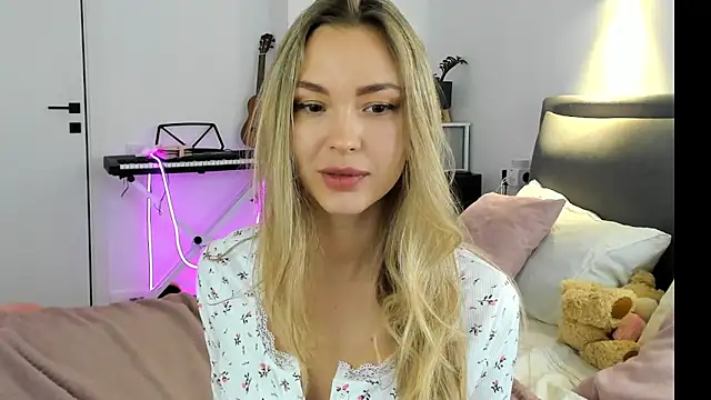 Kelly  Gray online show from April 8, 2026, 7:15 pm