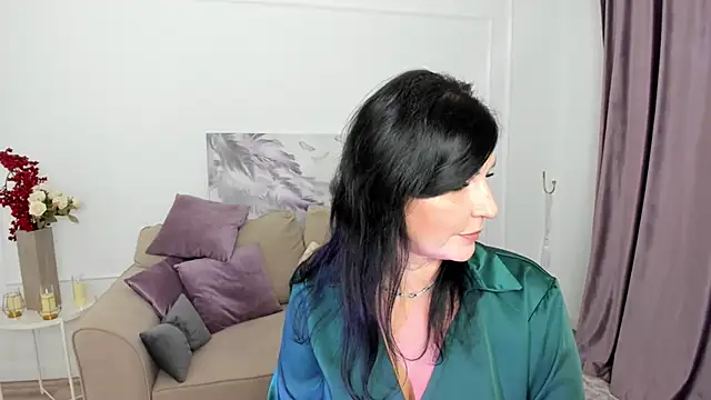 Snapshot of Moon_Veloure1 chatting on November 21, 2025, 3:49 am Moon Veloure1 online show from November 21, 2025, 3:49 am