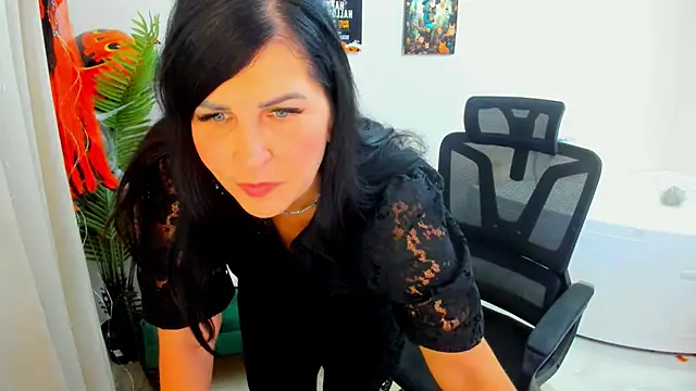 Snapshot of Moon_Veloure1 chatting on October 21, 2025, 4:01 am Moon Veloure1 online show from October 21, 2025, 4:01 am