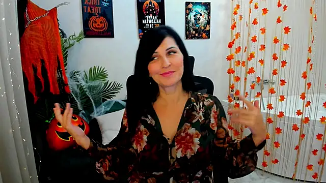 Snapshot of Moon_Veloure1 chatting on October 10, 2025, 3:29 am Moon Veloure1 online show from October 10, 2025, 3:29 am