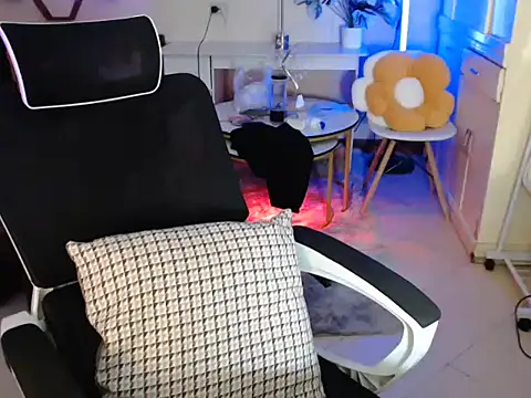 niel cumshow online show from December 19, 2025, 8:11 pm