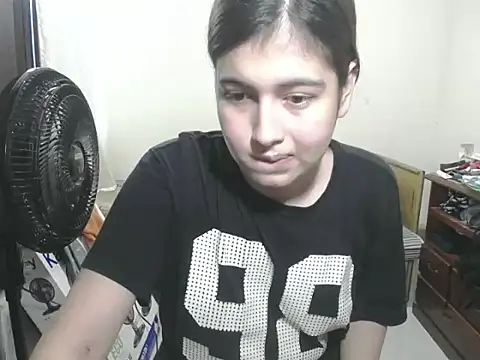 Snapshot of Mirage_Sertori chatting on December 3, 2025, 9:14 pm Mirage Sertori online show from December 3, 2025, 9:14 pm