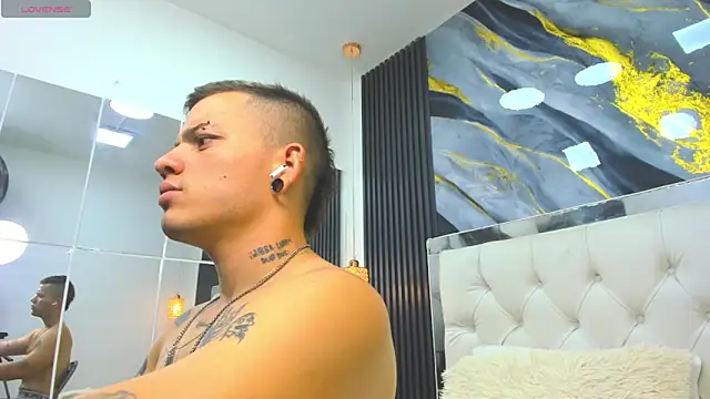 wildthor26 online show from October 29, 2025, 1:48 am