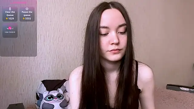 VividSienna online show from May 3, 2026, 5:45 am
