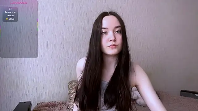 Snapshot of VividSienna chatting on June 14, 2026, 11:33 am VividSienna online show from June 14, 2026, 11:33 am
