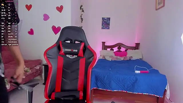 Snapshot of SophieLAmour chatting on September 27, 2025, 1:45 am SophieLAmour online show from September 27, 2025, 1:45 am