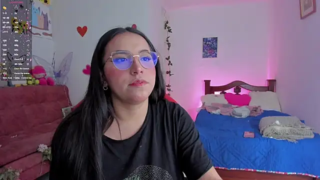 Snapshot of SophieLAmour chatting on September 28, 2025, 12:17 am SophieLAmour online show from September 28, 2025, 12:17 am