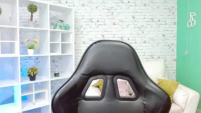 loaizalust online show from December 2, 2025, 5:25 pm