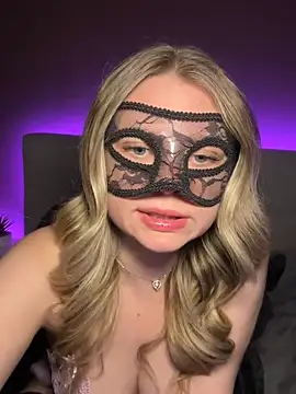 Snapshot of Cherrycolada chatting on February 5, 2026, 10:05 pm Cherrycolada online show from February 5, 2026, 10:05 pm