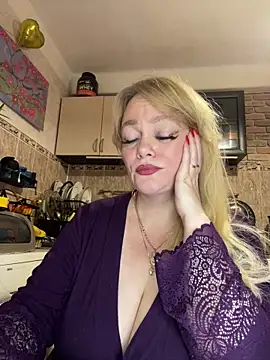 Snapshot of Sweet-blonde chatting on October 10, 2025, 11:16 pm Sweet-blonde online show from October 10, 2025, 11:16 pm