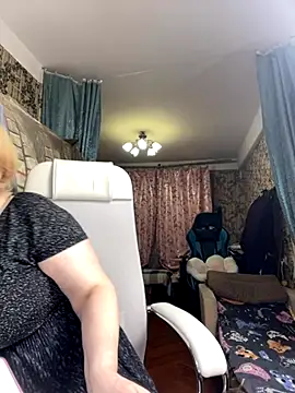 Snapshot of Sweet-blonde chatting on December 2, 2025, 6:20 pm Sweet-blonde online show from December 2, 2025, 6:20 pm