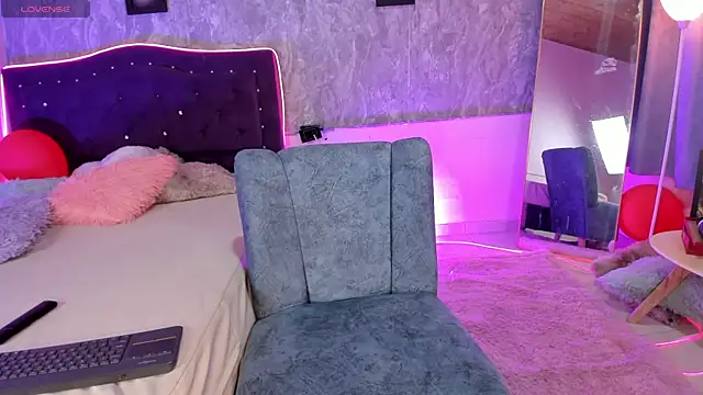 Lauren smiles online show from April 16, 2026, 7:36 pm