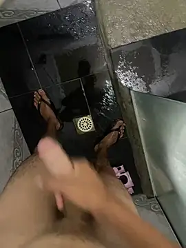 Snapshot of ooMiguel17CM chatting on February 19, 2026, 2:41 am ooMiguel17CM online show from February 19, 2026, 2:41 am