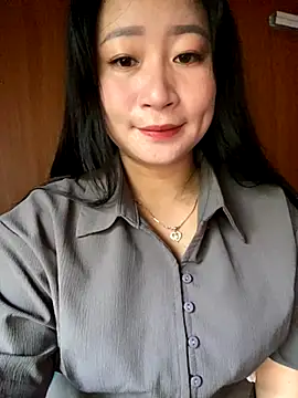 Snapshot of violet-00 chatting on October 20, 2025, 1:07 am violet-00 online show from October 20, 2025, 1:07 am