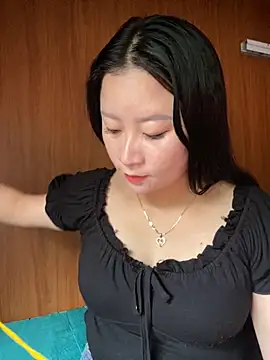 Snapshot of violet-00 chatting on October 21, 2025, 2:22 am violet-00 online show from October 21, 2025, 2:22 am