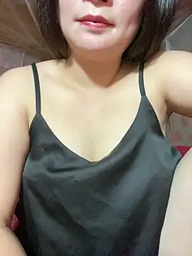Snapshot of violet-00 chatting on May 4, 2026, 5:55 am violet-00 online show from May 4, 2026, 5:55 am