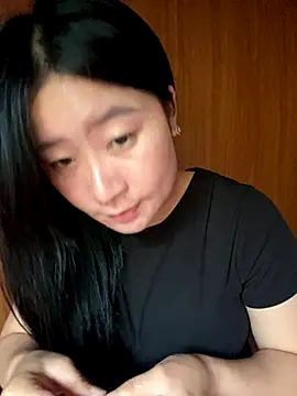 Snapshot of violet-00 chatting on October 7, 2025, 2:01 am violet-00 online show from October 7, 2025, 2:01 am