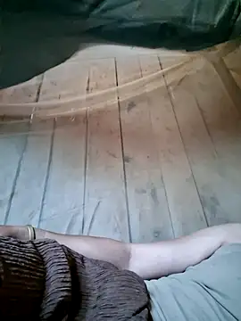 xuxulovezz online show from April 21, 2026, 7:37 am