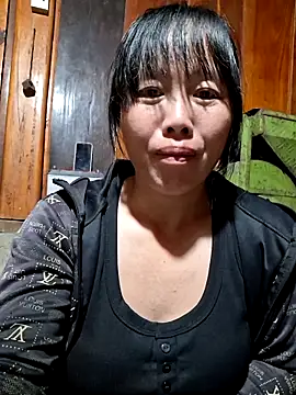 helenzz online show from November 7, 2025, 1:26 pm