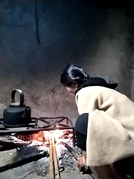 abigail-00 online show from December 4, 2025, 9:36 pm