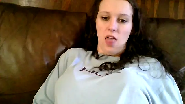 Snapshot of brunettebabexo3 chatting on February 28, 2026, 5:56 pm brunettebabexo3 online show from February 28, 2026, 5:56 pm