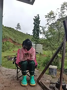 Helen-Tran online show from October 27, 2025, 1:39 am