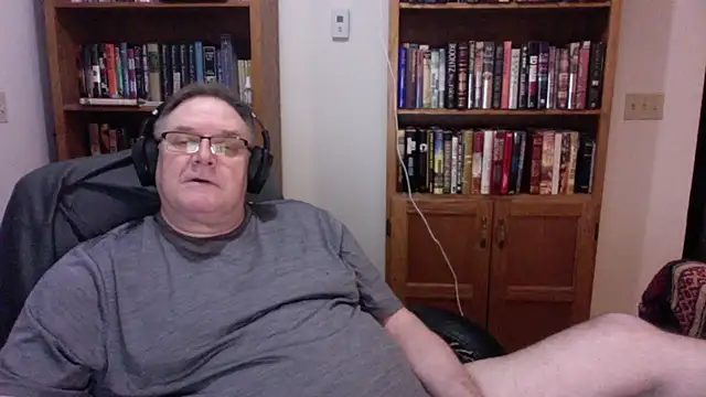 Vinyl22xh online show from June 1, 2026, 5:40 am