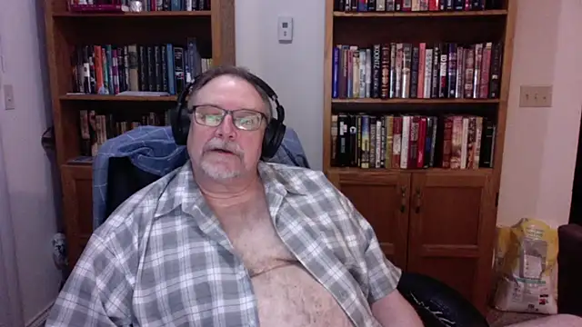 Vinyl22xh online show from April 13, 2026, 2:15 am