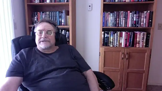 Vinyl22xh online show from April 4, 2026, 3:07 pm