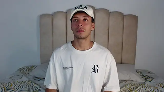 Snapshot of aroncooper1 chatting on November 1, 2025, 11:09 pm aroncooper1 online show from November 1, 2025, 11:09 pm