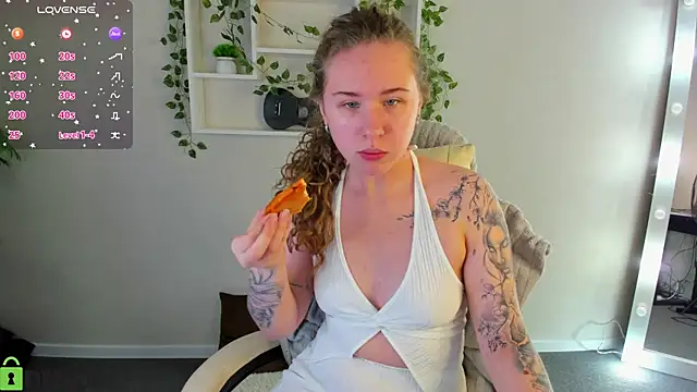 Snapshot of Elsie_Cutties chatting on November 4, 2025, 12:58 am Elsie Cutties online show from November 4, 2025, 12:58 am