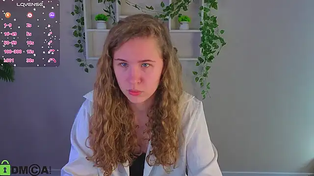 Snapshot of Elsie_Cutties chatting on November 11, 2025, 12:49 am Elsie Cutties online show from November 11, 2025, 12:49 am