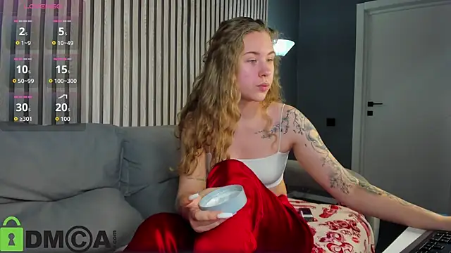 Snapshot of Elsie_Cutties chatting on October 21, 2025, 1:05 am Elsie Cutties online show from October 21, 2025, 1:05 am